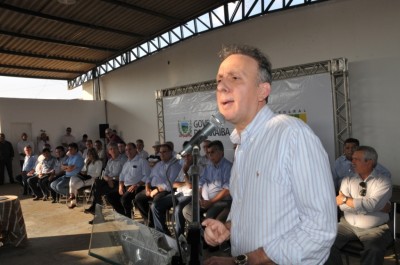 CG Cidades Ministro Fernando Bezerra assina ordem de serviços em Monteiro4 260813AR01