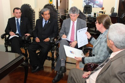 10-9-13_ JG VIITA DO VICE-PRES. DA ALPB EDMILSON SOARES AO GOVERNADOR (31)