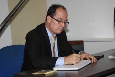 16-12-13_JG LANÇAMENTO DO LIVRO-REFÉNS DA SECA (18)