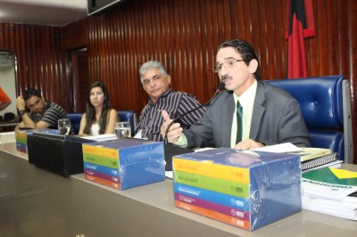 6-12-13_JG PALESTRA SOBRE PROCESSO LEGISLATIVO-ESTUDANTES DO CURSO DE DIREITO DA UFPB (49)