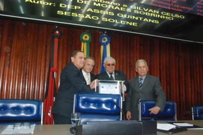 11-6-14_JG ENTREGA DE TÍTULO DE CIDADÃO (101)