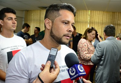 22.09.15 adriano galdino recebe pms concursados_rafael braz © roberto guedes (76)