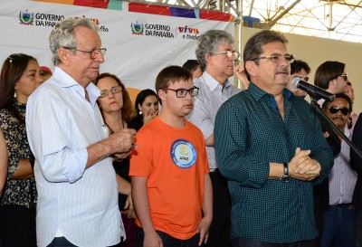 08.09.15_adriano participa entrega de escola em campina grande © roberto guedes (135)