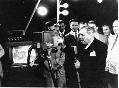 chato-68-em-frente-a-camera-tv-tupi-ii