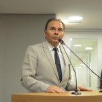 Deputados homenageiam ex-presidente da Assembleia Rômulo Gouveia durante sessão