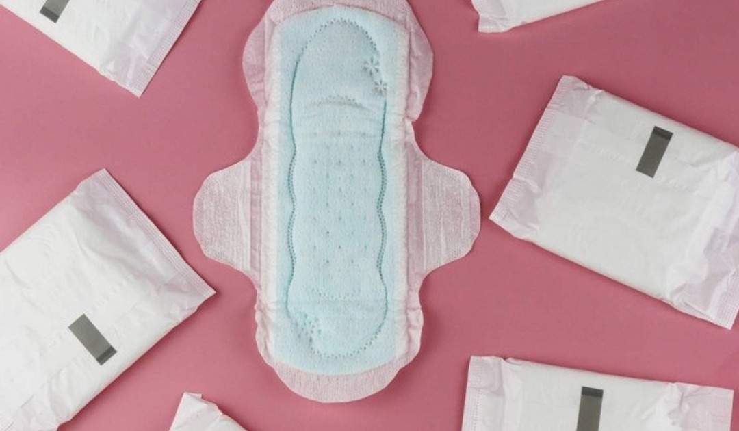 CNJ on X: Toda pessoa que menstrua tem direito à dignidade menstrual, isto  é, acesso à higiene. A Lei 14.214/2021 garante a oferta gratuita de  absorventes higiênicos femininos e outros cuidados básicos