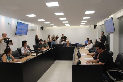 Comissão de Educação da ALPB debate regulamentação do uso de celulares em salas de aula