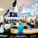 Assembleia entrega honrarias na área de educação durante sessão solene