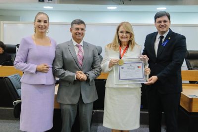 ALPB concede cidadania paraibana e medalha Epitácio Pessoa à professora Tânia Castelliano
