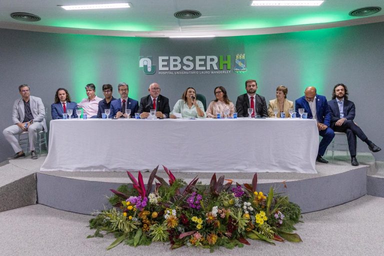 Assembleia presta homenagem pelos 45 anos do Hospital Universitário Lauro Wanderley