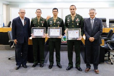 ALPB homenageia militares com cidadania paraibana e medalha Epitácio Pessoa