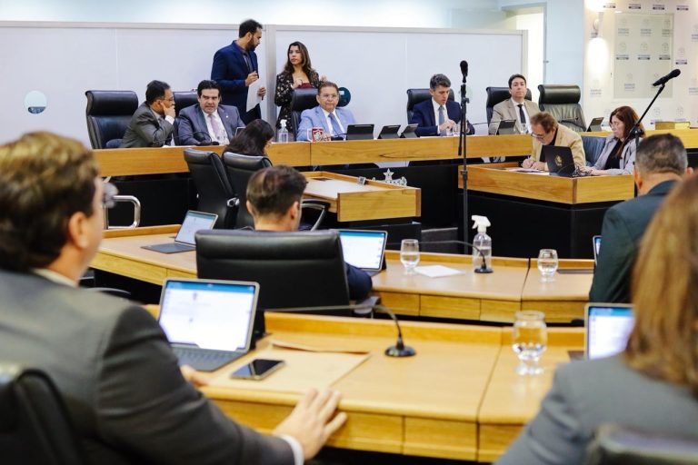 ALPB aprova projetos que fortalecem educação, proteção à mulher e apoio a diabéticos