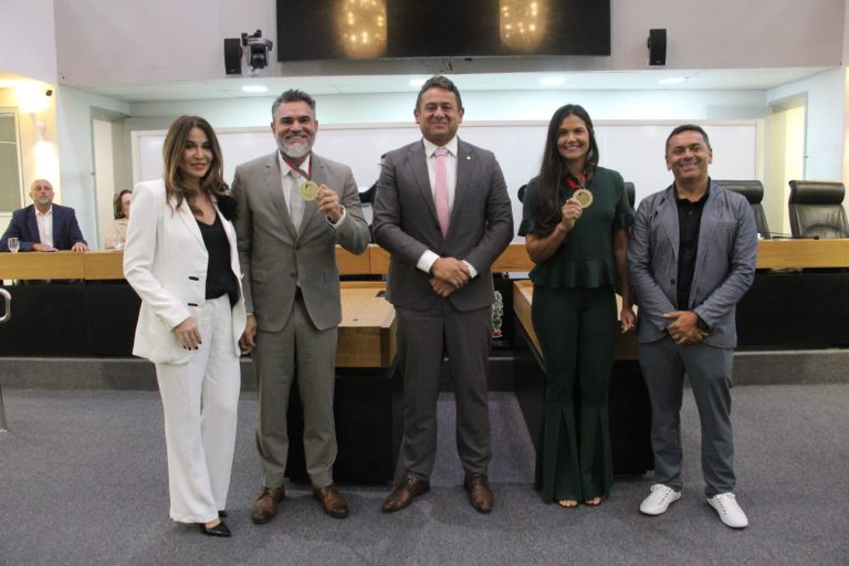 ALPB concede Medalha Talento Esportivo aos atletas de tiro prático Radacia Cardoso e Hipólito Machado