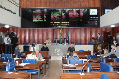 Aniversário de Cajazeiras, segurança e seca dominam sessão da ALPB