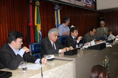 CCJ aprova 12 matérias durante reunião nesta segunda