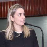 Comissão aprova projetos que asseguram direitos a gestante