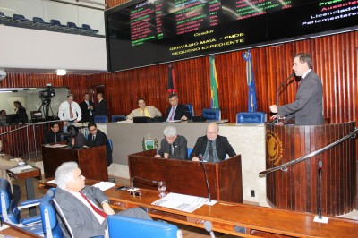 Deputados cobram cumprimento da Lei da Ficha Limpa no Estado