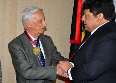 ALPB homenageia desembargador Rivando Bezerra com a Medalha Epitácio Pessoa