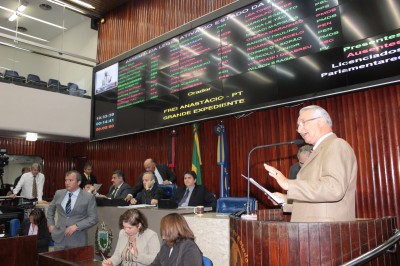 Deputados destacam o Dia da Alimentação e a valorização do magistério