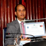 12-12-13_JG ENTREGA DE TÍTULO DE CIDADÃO-CLÁUDIO EVRESON DE LIMA (67)