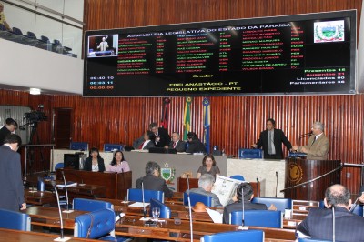 Deputados debatem LOA 2014, gestão de saúde e o combate ao crack