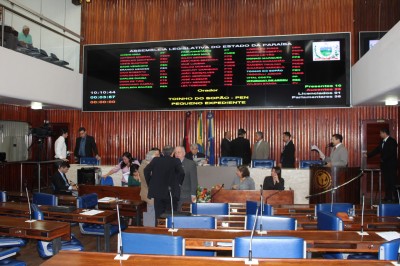 Deputados repercutem renúncia do prefeito de Cabedelo e cobram ações de segurança