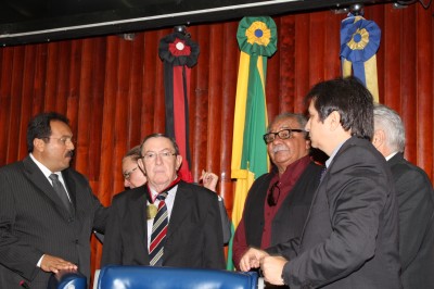 ALPB entrega medalha do mérito jornalístico a Clemildo Brunet