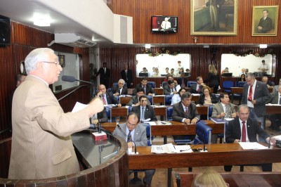 Deputados aprovam audiência pública para discutir transporte alternativo e alteram Gol de Placa