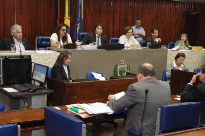 CCJ aprova 25 matérias na reunião desta segunda