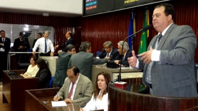 Deputados discutem sobre Hospital de Trauma e realizam homenagens