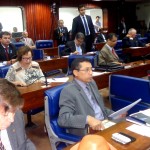 Deputados mantêm dois vetos do Executivo e debatem sobre projeto da LOA