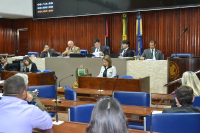 Comissão aprova quatro matérias e inicia análise de contas do Executivo