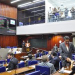 Deputados aprovam projetos de lei do Ministério Público e outros 25 requerimentos