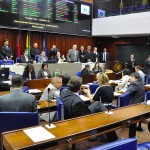 Sessão da ALPB mantém vetos do Governador e empossa Antônio Mineral