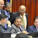 Deputados adiam apreciação dos vetos da LOA para esta quinta-feira
