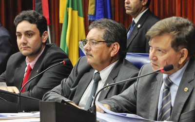 Assembleia debate relatório preliminar da Frente Parlamentar da Água cobrando recursos e ações do Ministério da Integração Nacional