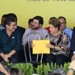 Adriano Galdino entrega carta à presidente Dilma com pleitos sobre seca