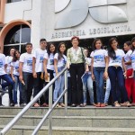 Assembleia e Memorial Parlamentar recebem visitas de alunos de escola pública de Patos
