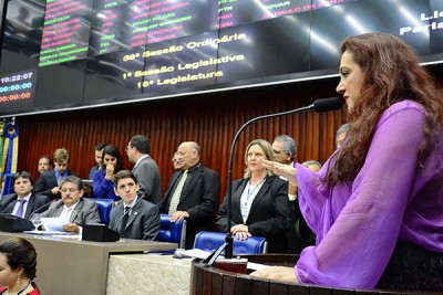 Presidente Adriano Galdino empossa deputada Olenka Maranhão em substituição a Trócolli Júnior