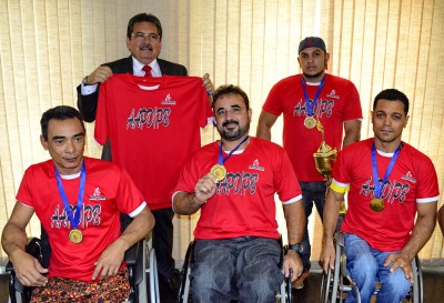 Presidente Adriano Galdino recepciona campeões brasileiros de basquete em cadeira de rodas