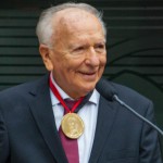 Assembleia homenageia Enivaldo Ribeiro com Medalha Epitácio Pessoa