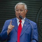 Assembleia debate decisão da Câmara em iniciar processo de impeachment