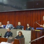 Assembleia debate avanços e desafios no tratamento de autistas