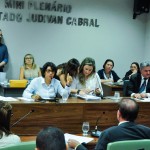 Comissão de Constituição aprova projeto que amplia licença maternidade em nascimentos prematuros
