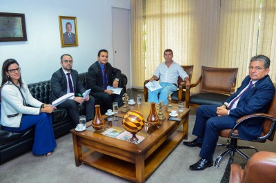 Presidente da ALPB se reúne com servidores de carreira e debate melhorias para a categoria