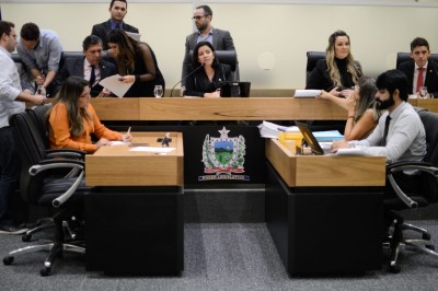 CCJ aprova projeto proibindo corte de água e luz nos finais de semana e feriados