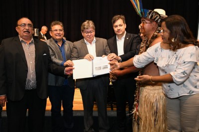 ALPB entrega proposta para o desenvolvimento sustentável da agricultura familiar a João Azevêdo