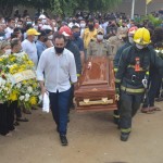 Corpo do deputado João Henrique é sepultado em Monteiro