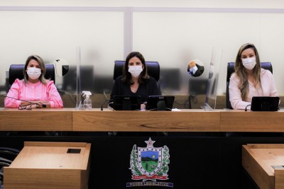 Deputados aprovam reajuste salarial para servidores do Estado