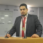 Assembleia homenageia delegado Pedro Ivo com a Medalha Epitácio Pessoa